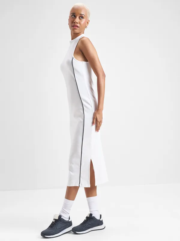 Street By Tokyo Talkies Women White Solid Bodycon Dress