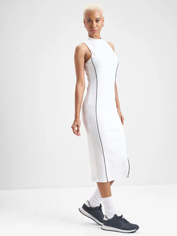 Street By Tokyo Talkies Women White Solid Bodycon Dress