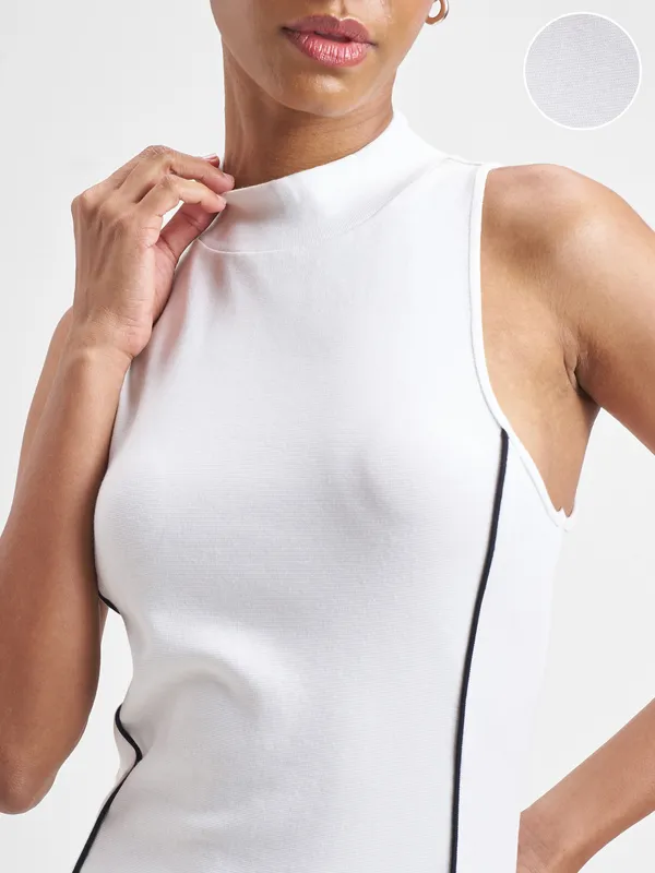 Street By Tokyo Talkies Women White Solid Bodycon Dress