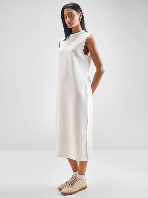Street By Tokyo Talkies Women White Solid Maxi Dress