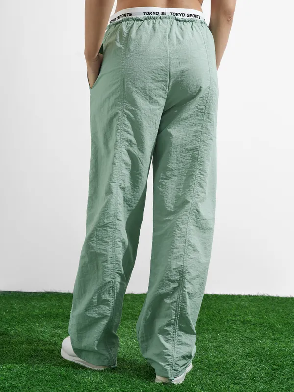 Street By Tokyo Talkies Women Green Solid Relaxed Fit Cargos