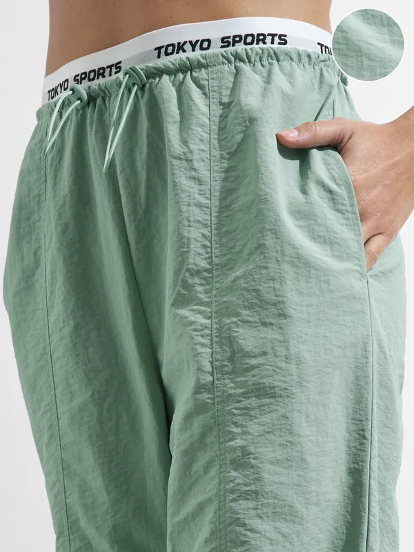 Street By Tokyo Talkies Women Green Solid Relaxed Fit Cargos