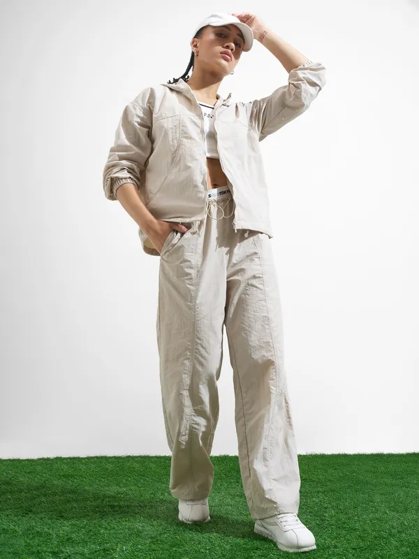 Street By Tokyo Talkies Women Beige Solid Relaxed Fit Cargos