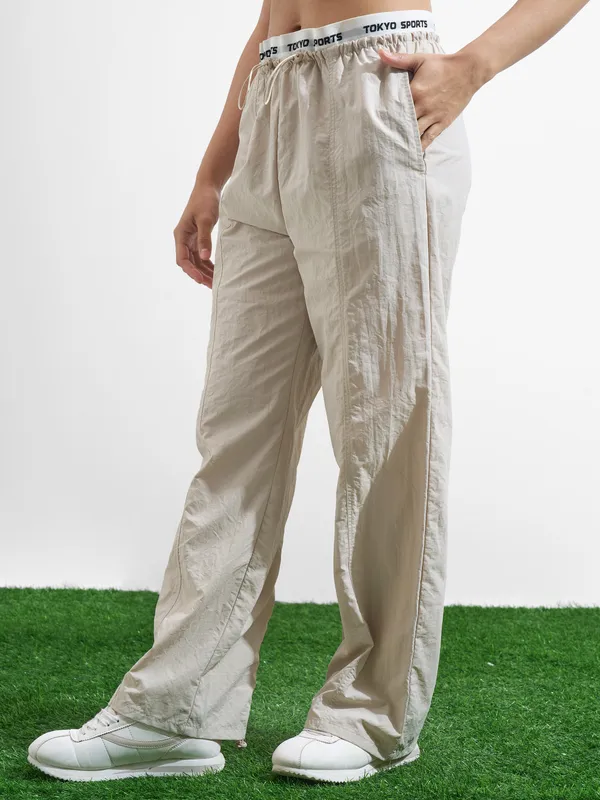 Street By Tokyo Talkies Women Beige Solid Relaxed Fit Cargos