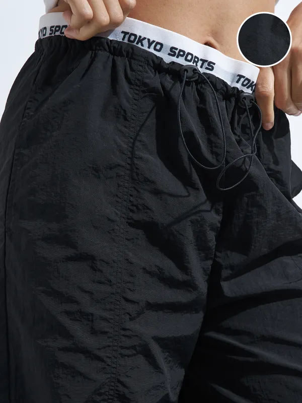 Street By Tokyo Talkies Women Black Solid Relaxed Fit Cargos