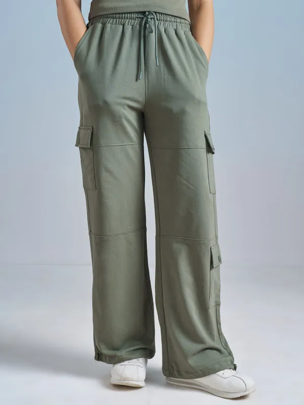 Street By Tokyo Talkies Women Olive Solid Relaxed Fit Cargos