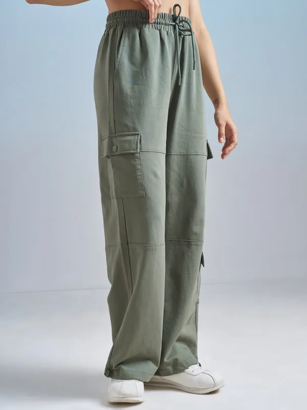 Street By Tokyo Talkies Women Olive Solid Relaxed Fit Cargos
