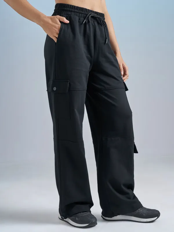 Street By Tokyo Talkies Women Black Solid Relaxed Fit Cargos