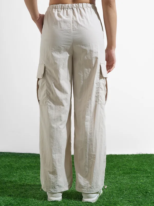 Street By Tokyo Talkies Women Beige Solid Regular Fit Cargos