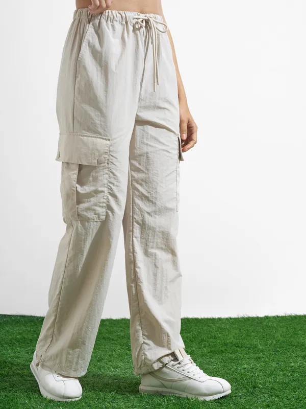 Street By Tokyo Talkies Women Beige Solid Regular Fit Cargos