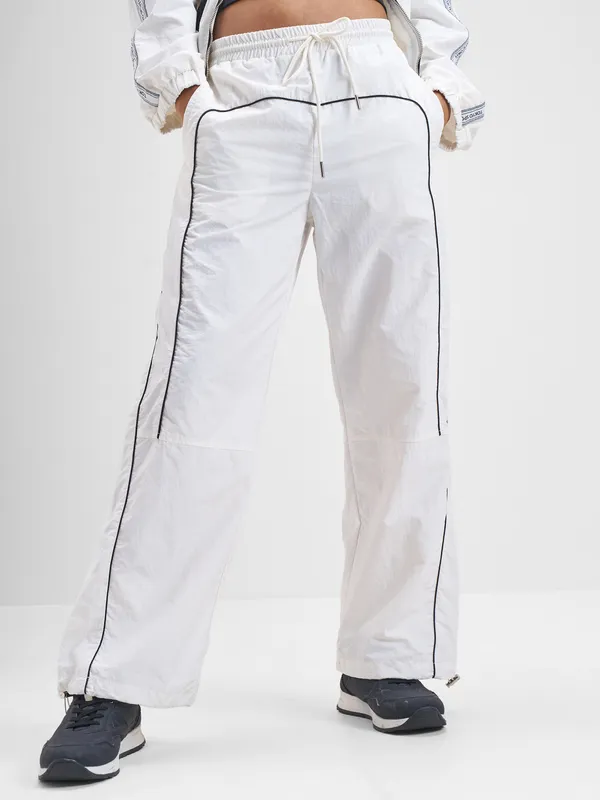 Street By Tokyo Talkies Women White Solid Straight Fit Regular Trouser