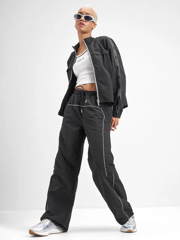 Street By Tokyo Talkies Women Black Solid Straight Fit Regular