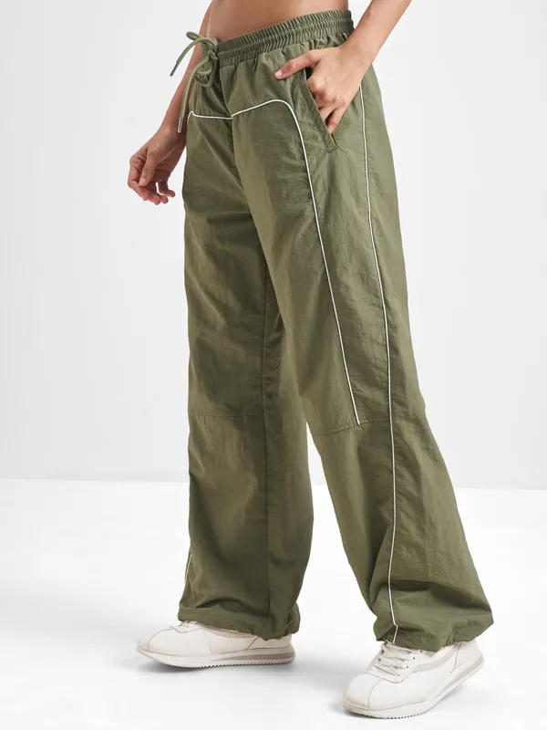 Street By Tokyo Talkies Women Green Solid Straight Fit Regular