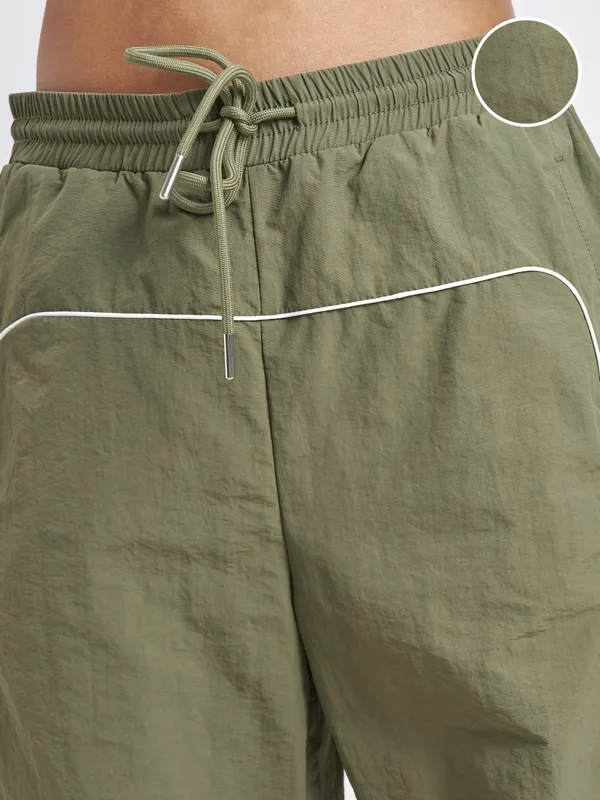 Street By Tokyo Talkies Women Green Solid Straight Fit Regular