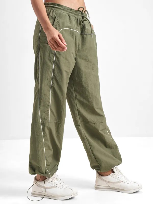 Street By Tokyo Talkies Women Green Solid Straight Fit Regular