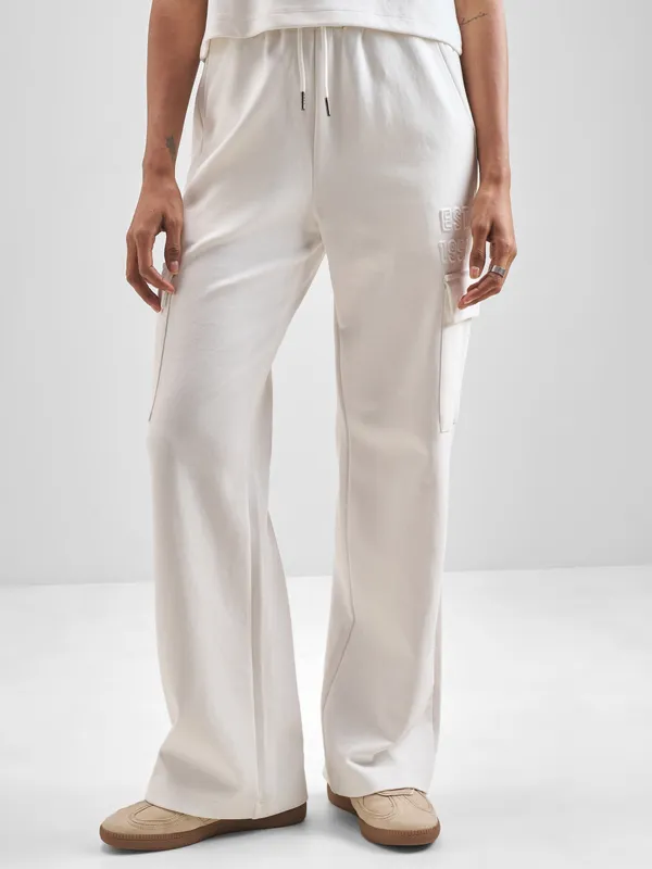 Street By Tokyo Talkies Women White Solid Straight Fit Regular Trouser