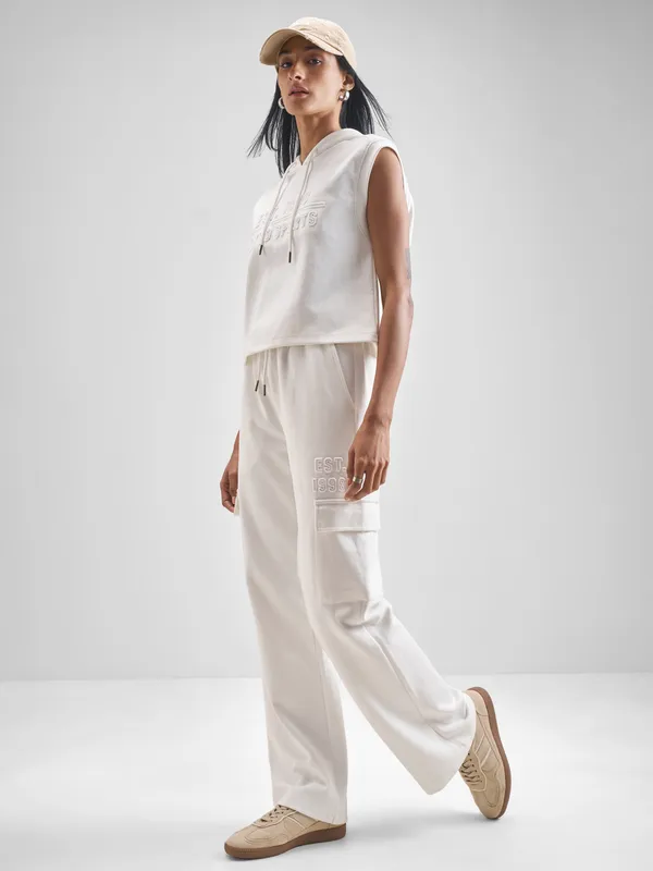 Street By Tokyo Talkies Women White Solid Straight Fit Regular Trouser