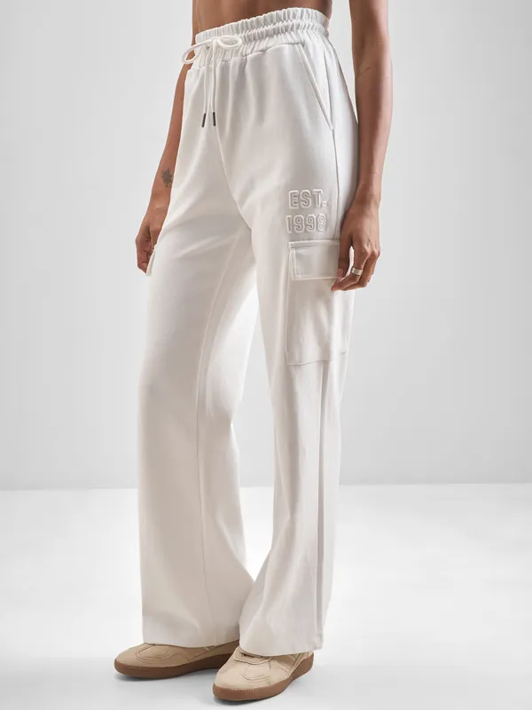 Street By Tokyo Talkies Women White Solid Straight Fit Regular Trouser