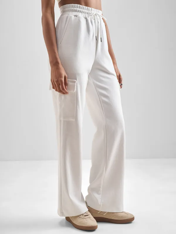 Street By Tokyo Talkies Women White Solid Straight Fit Regular Trouser