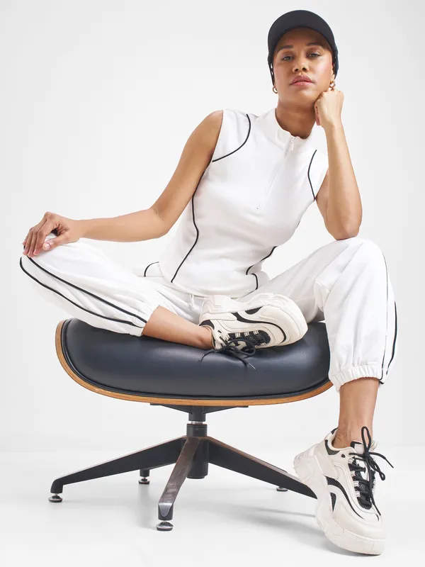 Street By Tokyo Talkies Women White Solid Fitted Top