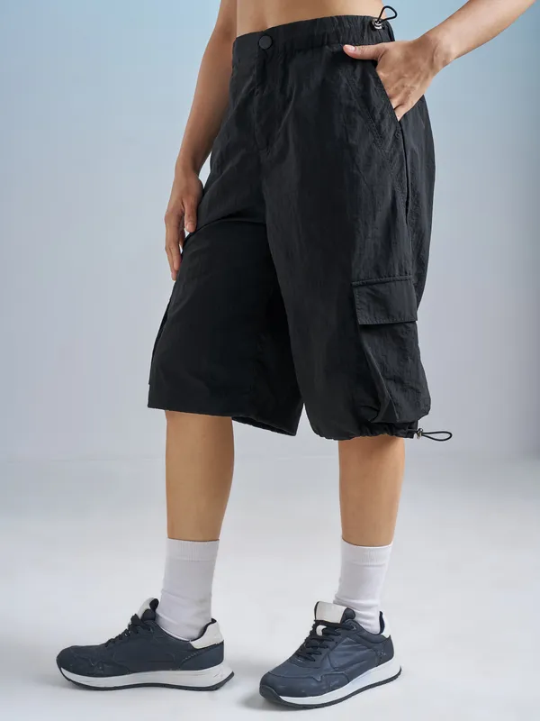 Street By Tokyo Talkies Women Black Relaxed Fit Cargo Shorts