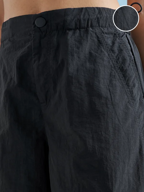 Street By Tokyo Talkies Women Black Relaxed Fit Cargo Shorts