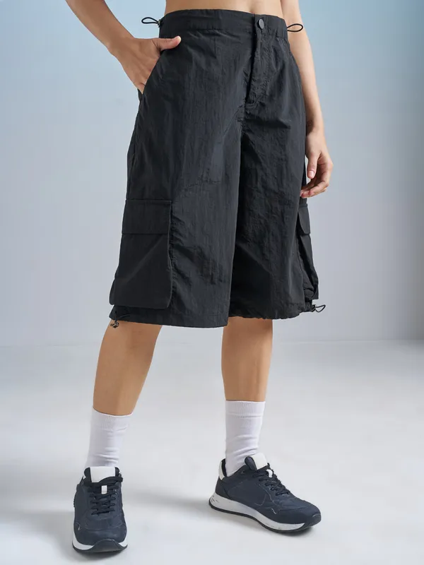 Street By Tokyo Talkies Women Black Relaxed Fit Cargo Shorts