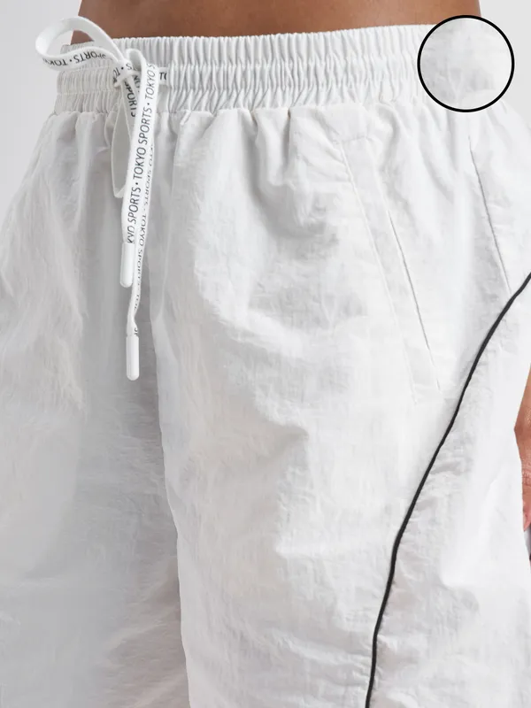 Street By Tokyo Talkies Women White Regular Fit Shorts