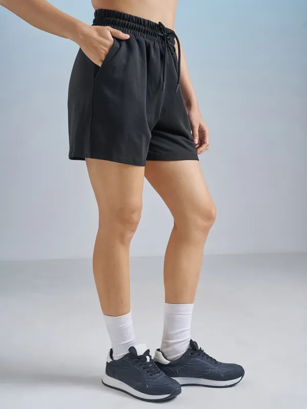 Street By Tokyo Talkies Women Black Relaxed Fit Cargo Shorts