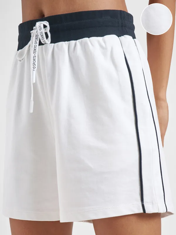 Street By Tokyo Talkies Women White Relaxed Fit Shorts