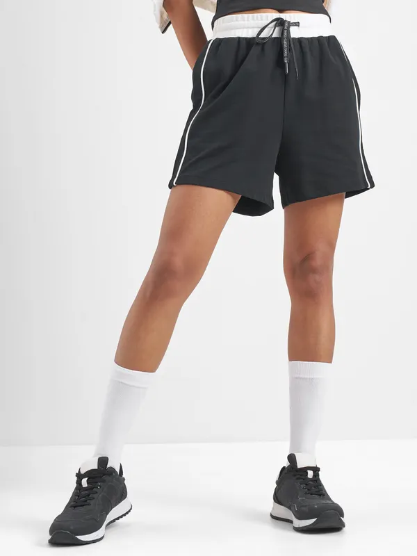 Street By Tokyo Talkies Women Black Relaxed Fit Shorts