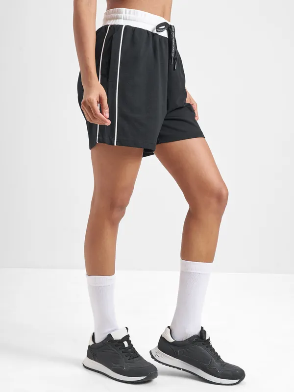 Street By Tokyo Talkies Women Black Relaxed Fit Shorts