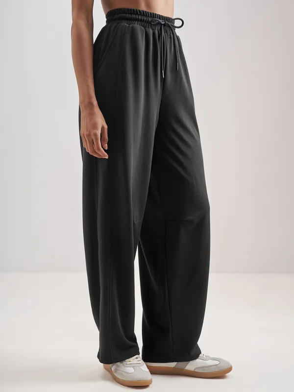 Street By Tokyo Talkies Women Black Straight Fit Track Pant