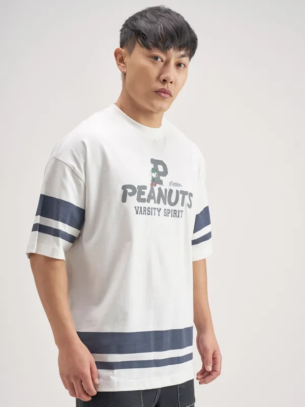 Highlander Men White Peanuts Printed Round Neck Oversized Fit T-Shirt