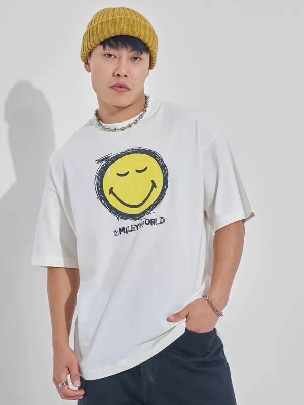 Highlander Men Off White Smiley Printed Round Neck Oversized Fit T-Shirt