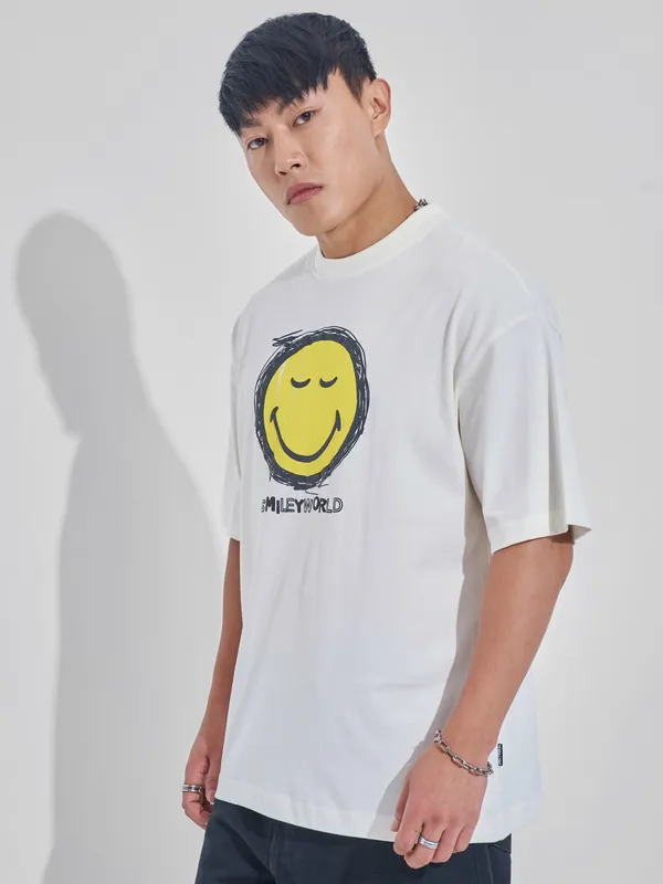 Highlander Men Off White Smiley Printed Round Neck Oversized Fit T-Shirt