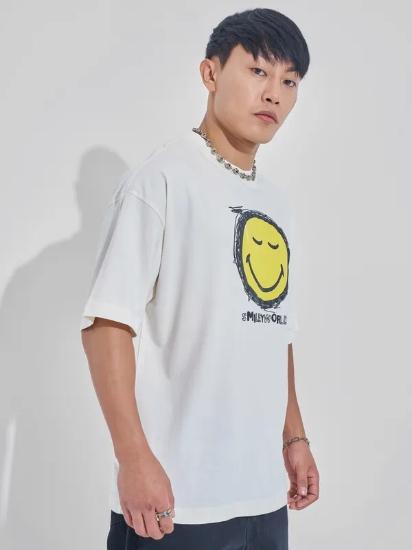 Highlander Men Off White Smiley Printed Round Neck Oversized Fit T-Shirt