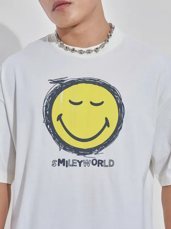 Highlander Men Off White Smiley Printed Round Neck Oversized Fit T-Shirt