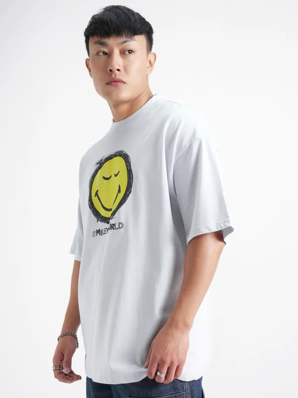 Highlander Men Grey SmileyWorldÃÂ® Printed Round Neck Oversized Fit T-Shirt