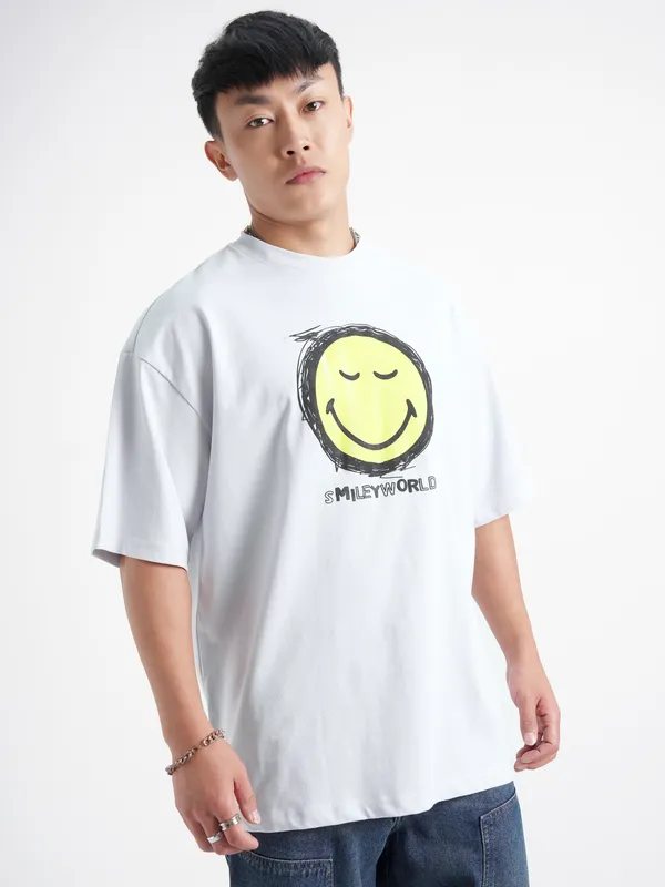 Highlander Men Grey SmileyWorldÃÂ® Printed Round Neck Oversized Fit T-Shirt