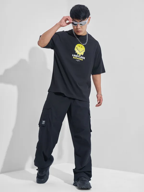 Highlander Men Black SmileyWorldÂ® Printed Round Neck Oversized Fit T-Shirt