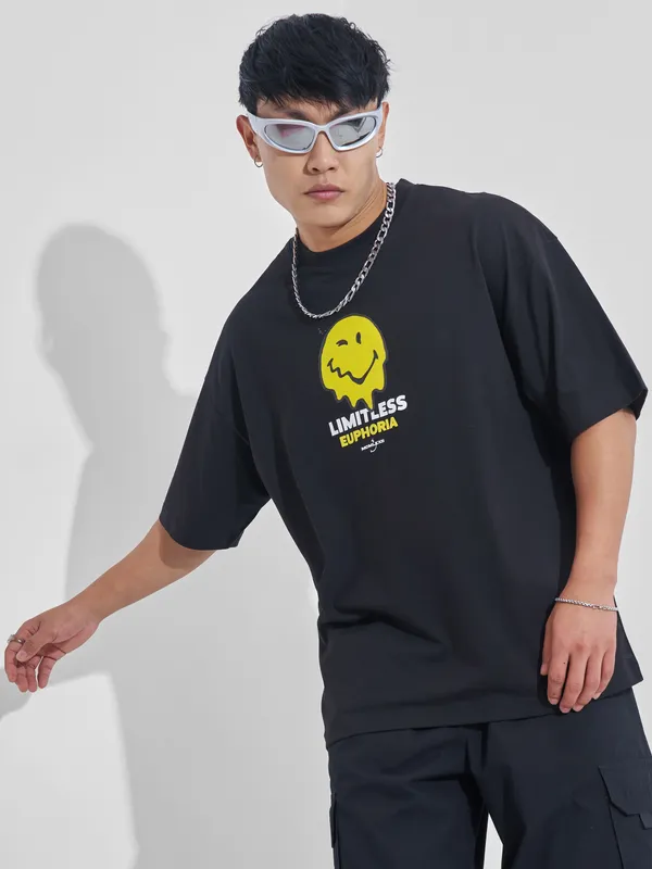 Highlander Men Black SmileyWorldÂ® Printed Round Neck Oversized Fit T-Shirt