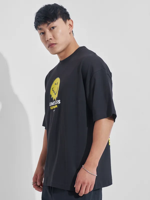 Highlander Men Black SmileyWorldÂ® Printed Round Neck Oversized Fit T-Shirt