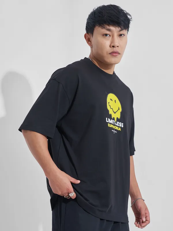Highlander Men Black SmileyWorldÂ® Printed Round Neck Oversized Fit T-Shirt