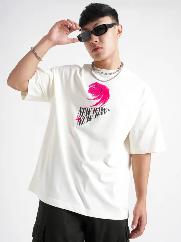 Highlander Men Off White SmileyWorldÃÂ® Printed Round Neck Oversized Fit T-Shirt