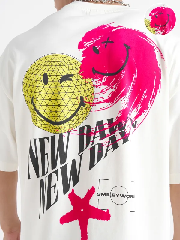 Highlander Men Off White SmileyWorldÃÂ® Printed Round Neck Oversized Fit T-Shirt