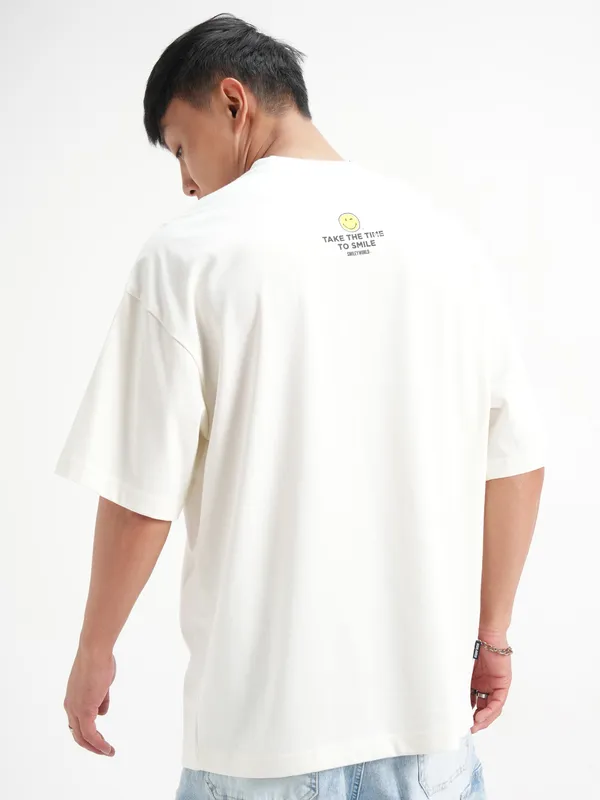 Highlander Men Off White SmileyWorldÃÂ® Printed Round Neck Oversized Fit T-Shirt