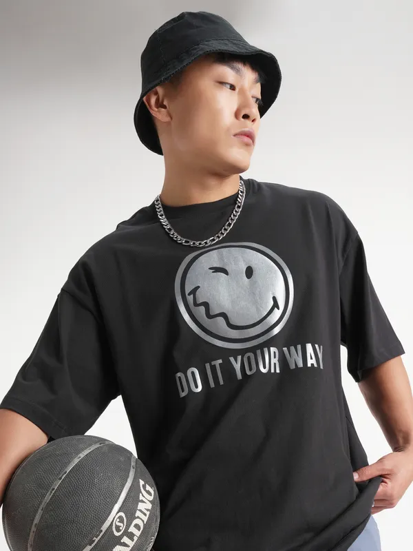 Highlander Men Black SmileyWorldÃÂ® Printed Round Neck Oversized Fit T-Shirt