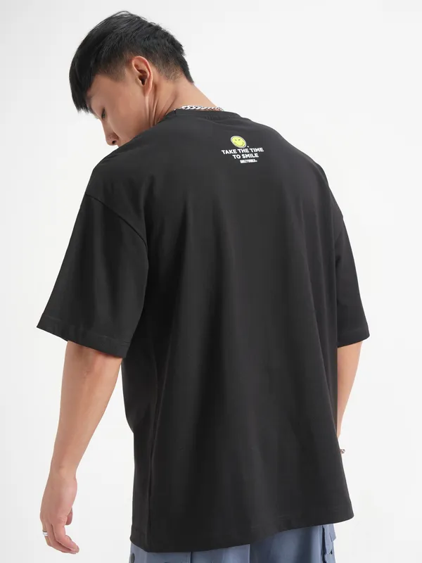 Highlander Men Black SmileyWorldÃÂ® Printed Round Neck Oversized Fit T-Shirt