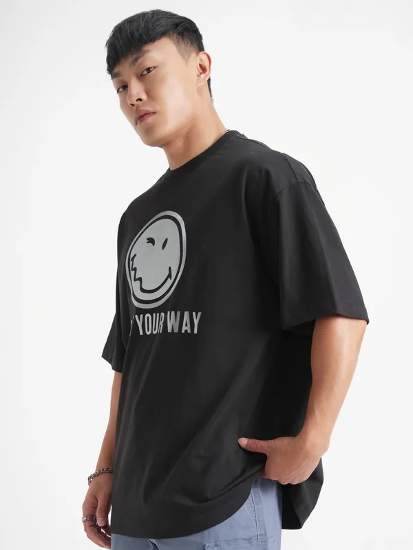 Highlander Men Black SmileyWorldÃÂ® Printed Round Neck Oversized Fit T-Shirt